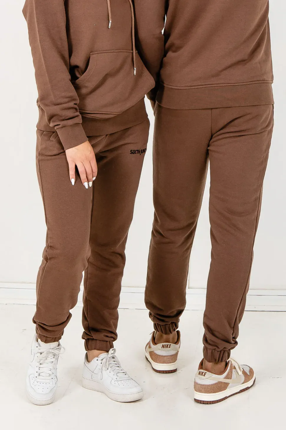 Jogging Soft Logo Brode Marron Fonce