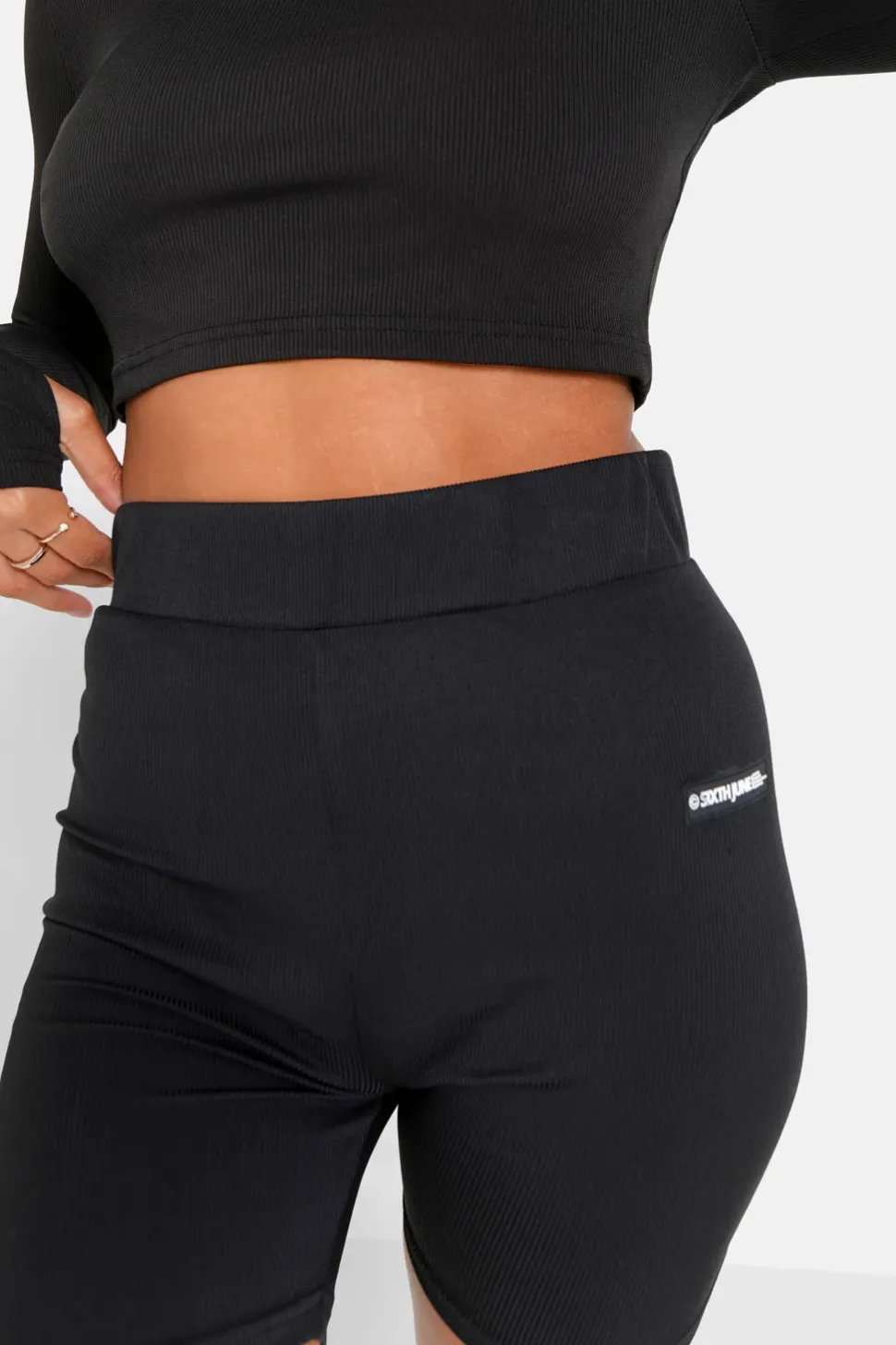 Short Court Satine Brode Noir