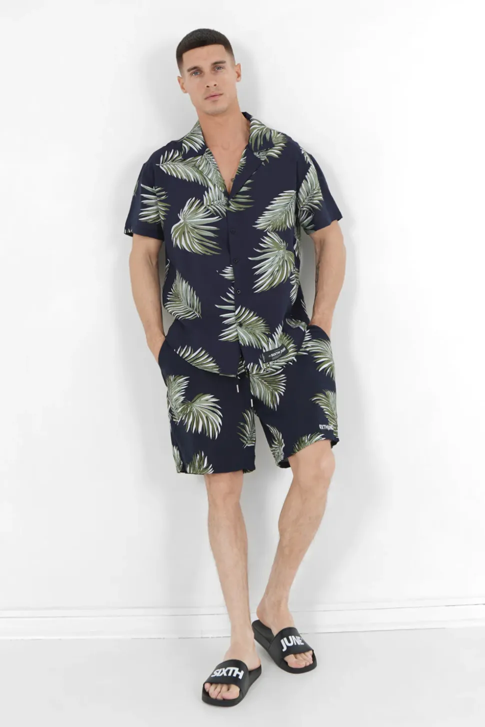Short Fluide Motif Tropical Bleu Fonce