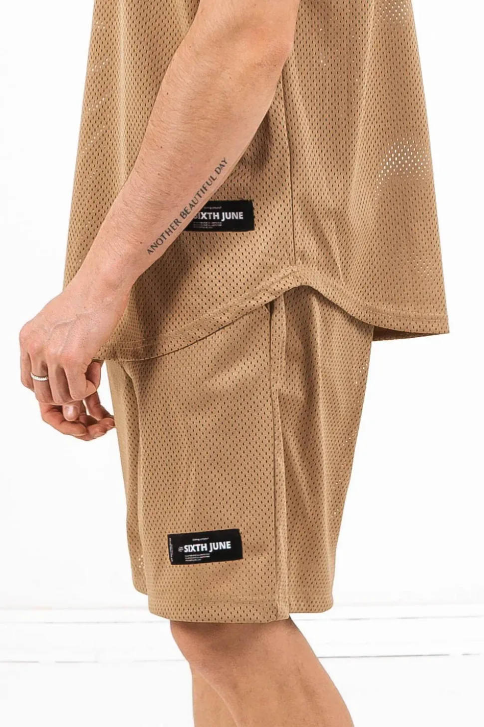 Short Mesh Logo Beige