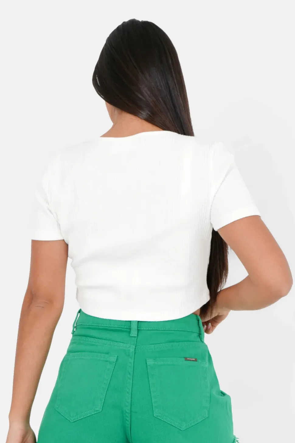 Top Court Ouverture Bijou Devant Blanc